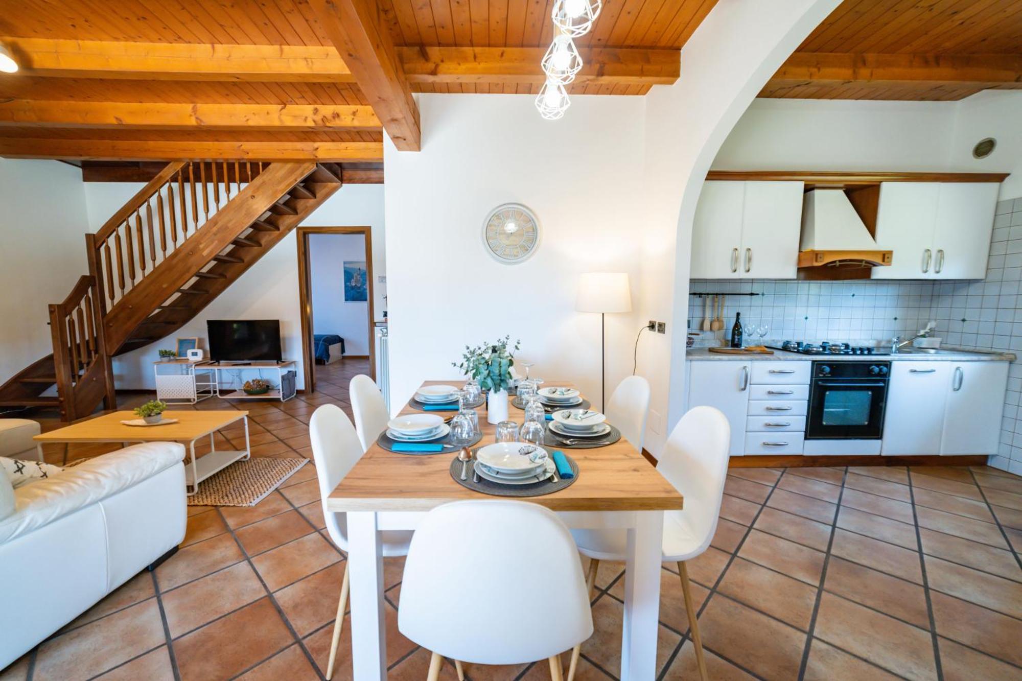 アルメーノ Casa Antonia Tra Laghi & Montiヴィラ エクステリア 写真