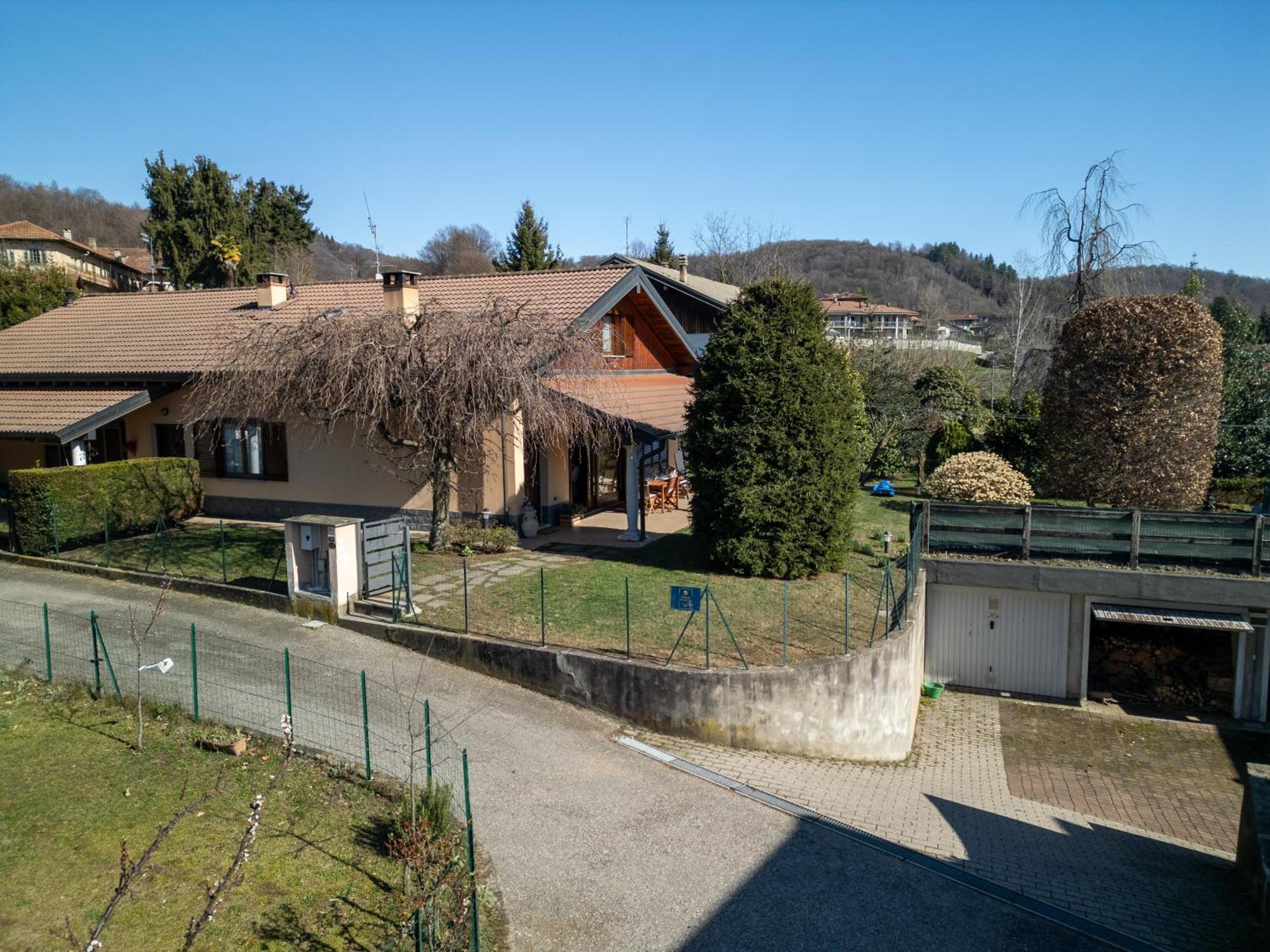 アルメーノ Casa Antonia Tra Laghi & Montiヴィラ エクステリア 写真